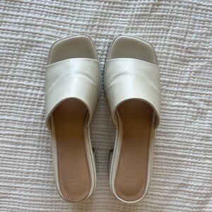 Abercrombie & Fitch Cream Slide Sandals - Square Toe